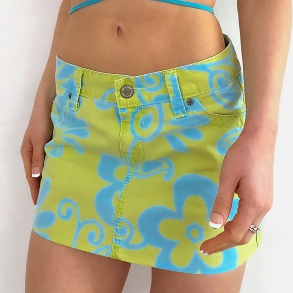 Vintage Gap Coconut Girl Hibiscus Mini Skirt, Sizes 1, 2, 4, & 16 available - Picture 16 of 16
